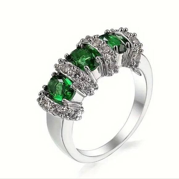 Emerald Green Statement Ring – Bold Gemstone Fashion Jewelry for Women - Picture 10 of 12